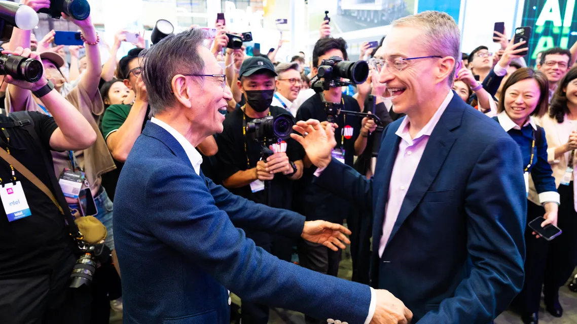 1. Asus Chairman Jonney Shih Warmly Welcomes Intel Ceo Pat Gelsinger at the Asus Computex Booth.
