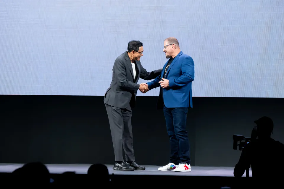 Asus Co Ceo S.y. Hsu Receives a Warm Welcome From Qualcomm Ceo Cristiano Amon on Stage During the Qualcomm Computex Keynote.