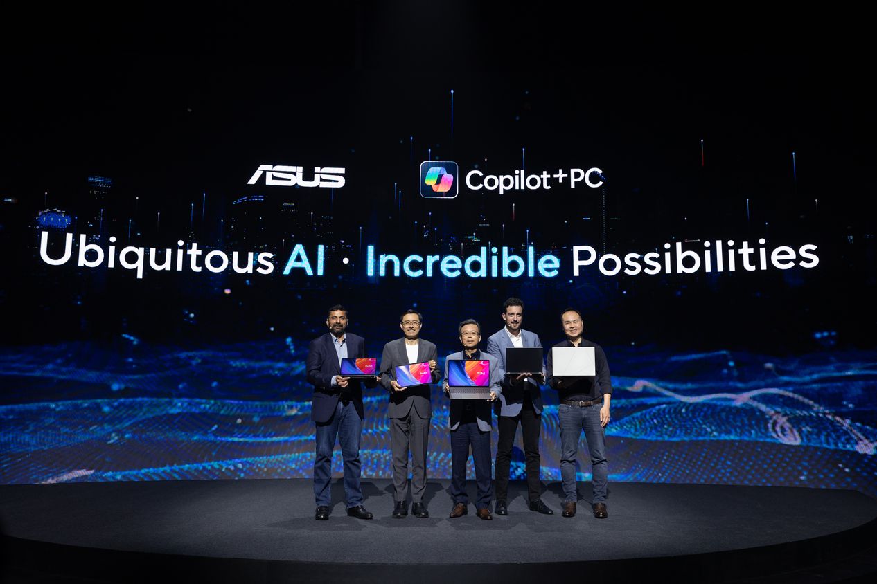 NIVIDIA's Kausthubh Sanghani, ASUS Co-CEO S.Y Hsu, ASUS Co-CEO Samson Hu, Microsoft's Mark Linton, AMD's Jack Huynh (From left to right)