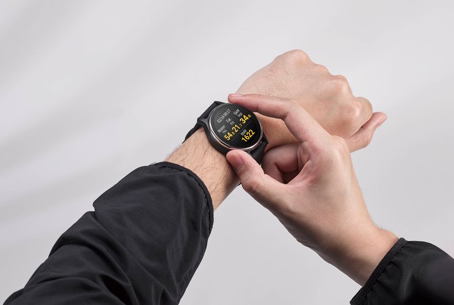 Asus Vivo Watch 6新增生物電阻抗bia感測器，使用者只需將姆指與食指分別輕觸錶身及錶框，便可得知體脂、水份、骨骼肌、基礎代謝率等身體組成數據，體態管理更輕鬆好上手！