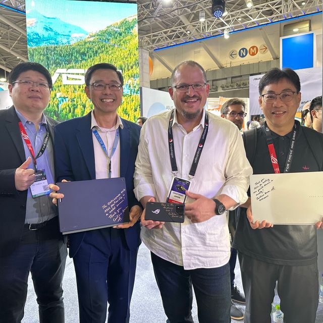 1. Qualcomm Ceo Cristiano Amon Meets Asus Co Ceo S.y. Hsu and Signs Some Asus Products During His Visit to the Asus Booth at Computex 2024.