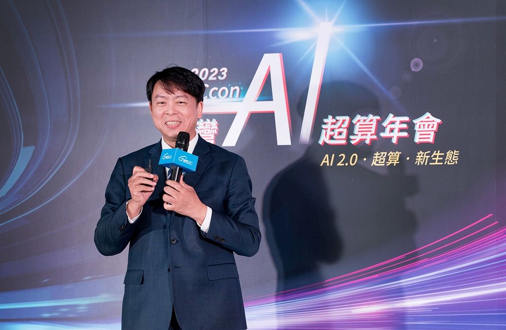 華碩雲端暨台智雲總經理吳漢章表示台智雲提供可信賴、節能且可自由遷移部署的優化AI模型。