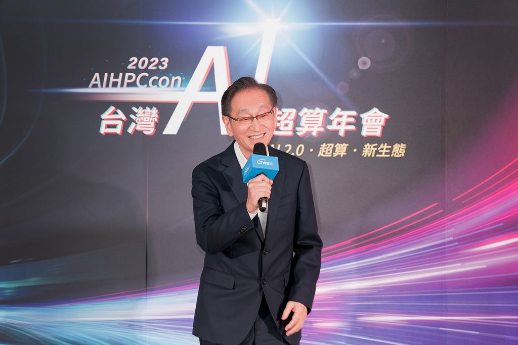 華碩電腦董事長施崇棠表示AI超算已被視為驅動未來數位經濟最重要的引擎。