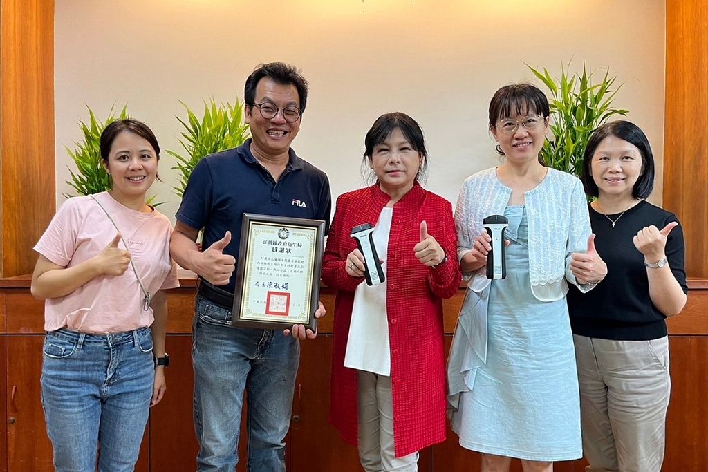 華碩代表與澎湖衛生局陳淑娟局長合影