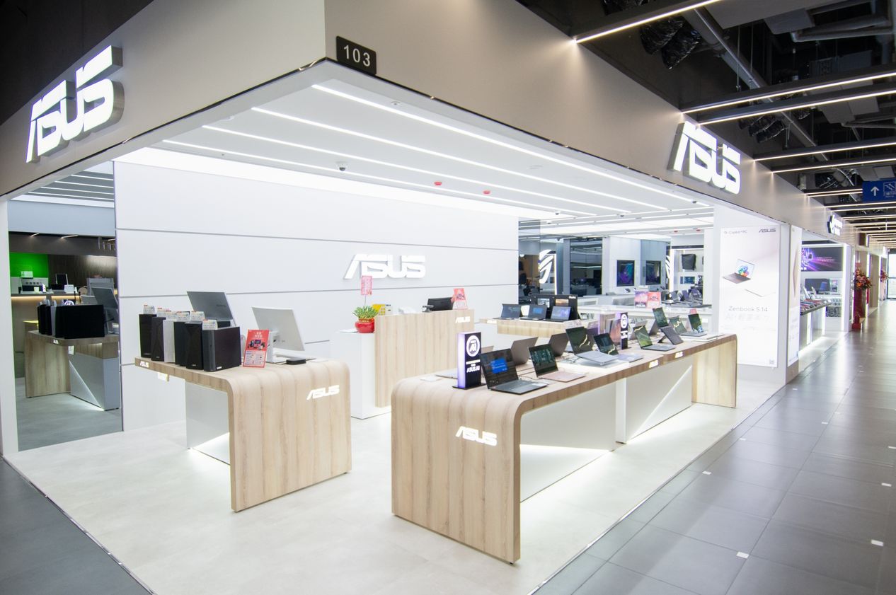 華碩第六家旗艦店布局高雄NOVA，進駐高雄最大、最潮的科技據點，今日盛大開幕！