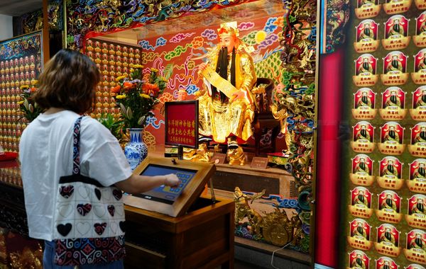 科技與信仰同行！華碩攜手關渡宮啟動智慧點燈系統