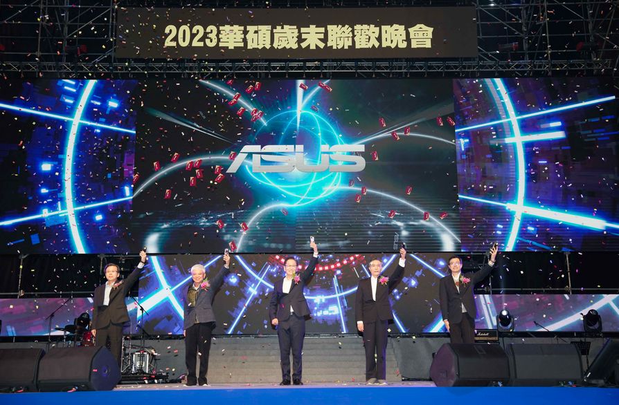 華碩五大家長結合開場影片，即時傳送電子賀卡給所有員工表達感謝與期許。