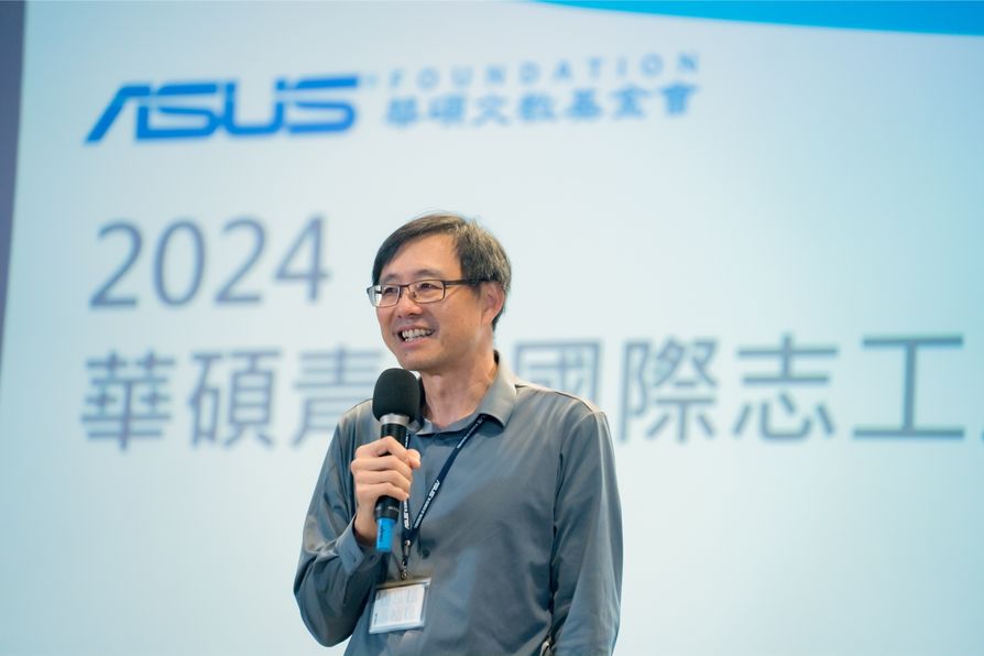 華碩共同執行長許先越到現場鼓勵志工們帶著活動中的感動,充滿活力的走下去。