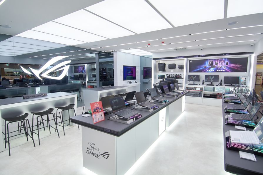 ASUS高雄NOVA旗艦店針對不同系列別分立專區，持續為消費者提供更全面與優質的購物體驗。