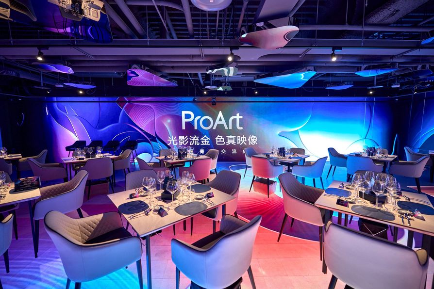 為打造沉浸十足的五感體驗，活動地點特別選在「eoi極致餐飲」，全場域採用四面高解析度LED，能呈現令人無限驚豔的光影效果和具包覆感的環繞視覺。