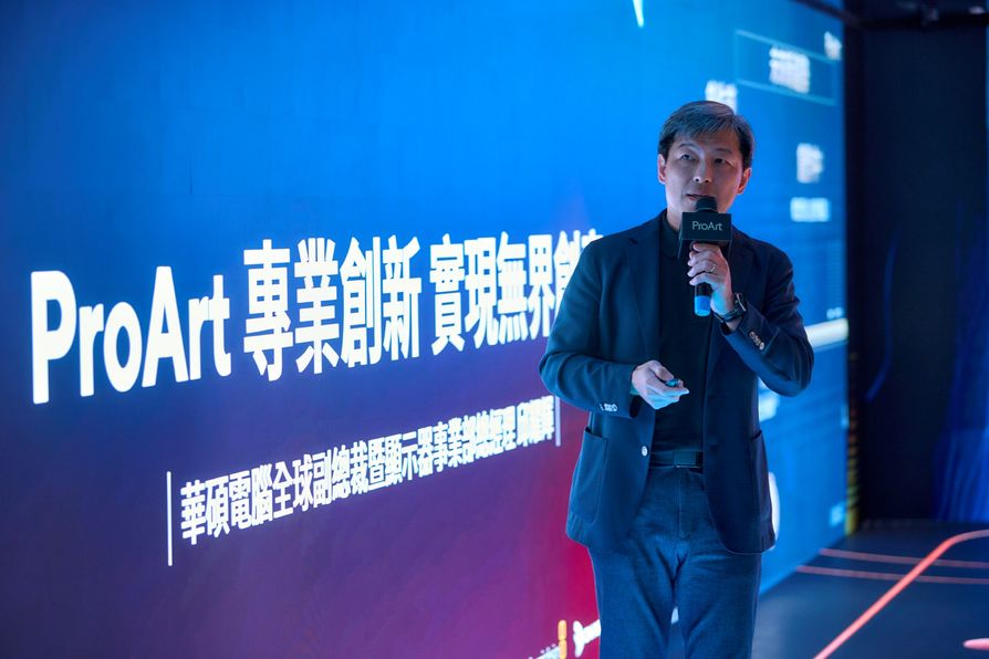 華碩全球副總裁暨顯示器事業部總經理邱耀輝表示，華碩ProArt系列經過多年發展，產品線更臻成熟完備，甚至涵蓋主機板、顯示卡、電腦機殼，希望藉此幫助更多創作者讓想法付諸實踐，忠實呈現，成為深得信賴的貼心夥伴。