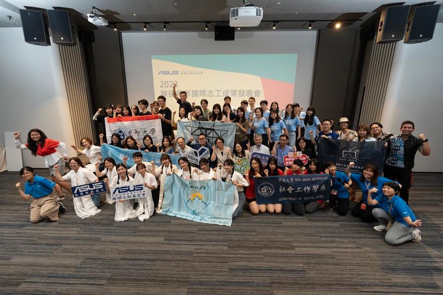 ASUS Foundation teamed up with several universities and recruited up to nearly 60 students to participate in volunteer programs across Thailand, India, Kenya, Cambodia, and Singapore