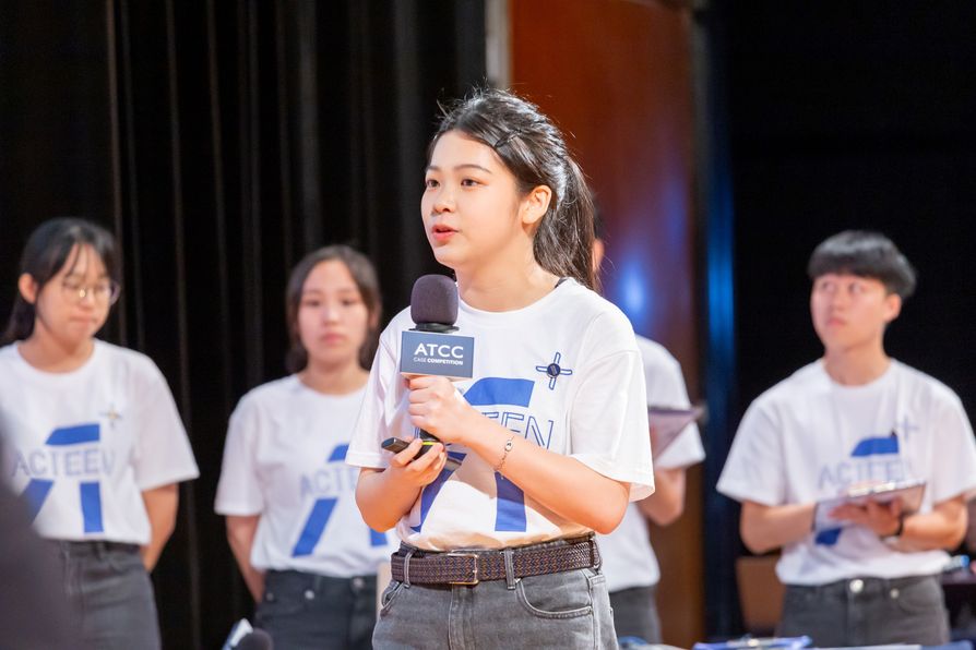 由國立臺北科技大學與國立臺北商業大學組成的團隊「你資後財會資道」代表華碩出賽。